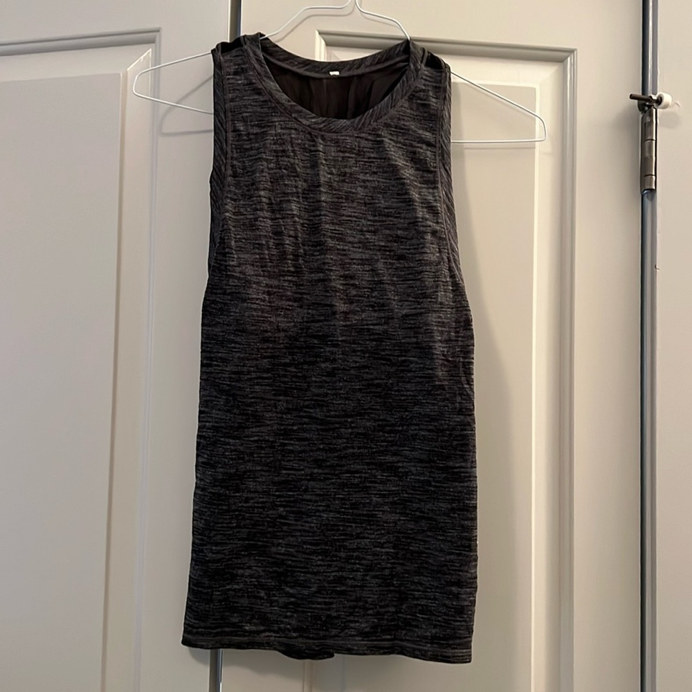 Lululemon workout tank with built in bra